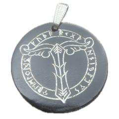Irminsul im Runenkreis (Kettenanhänger aus Horn)